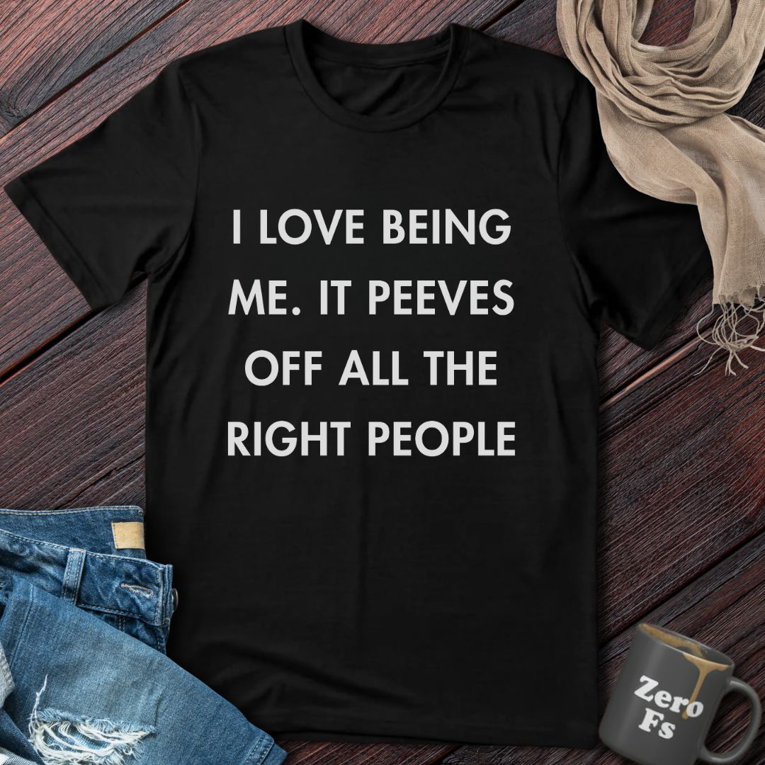 I Love Being Me | T-Shirt