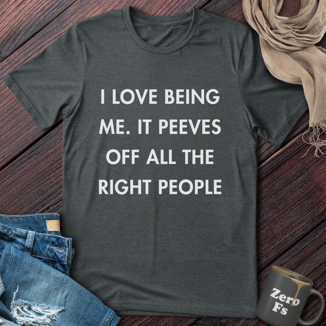 I Love Being Me | T-Shirt