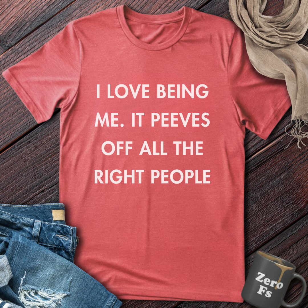 I Love Being Me | T-Shirt
