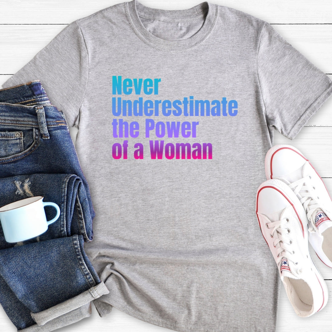 Never underestimate the power of a woman | T-Shirt
