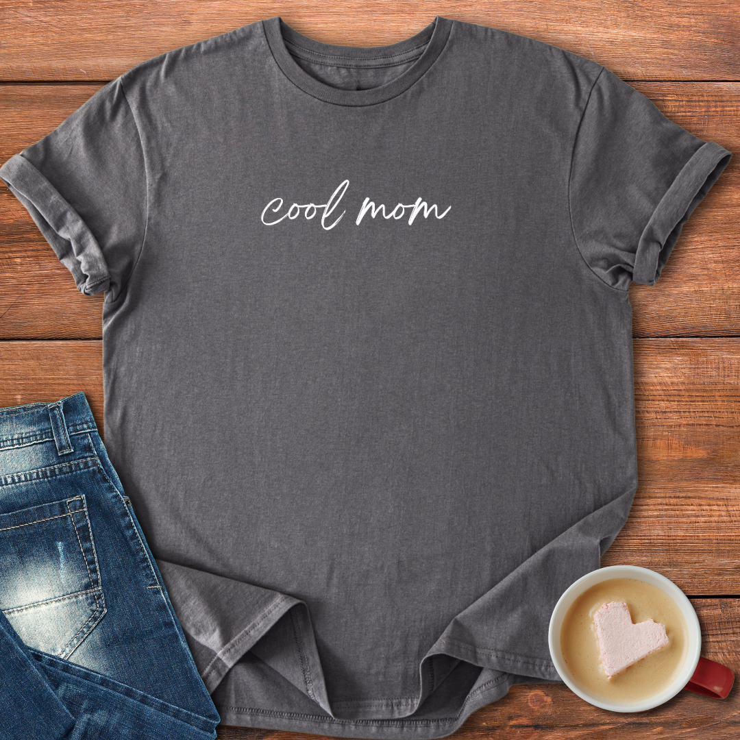 Cool Mom (minimalist) | T-shirt for moms