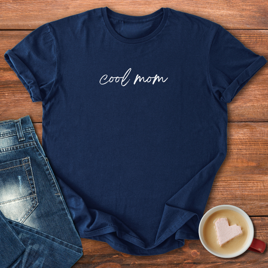 Cool Mom (minimalist) | T-shirt for moms